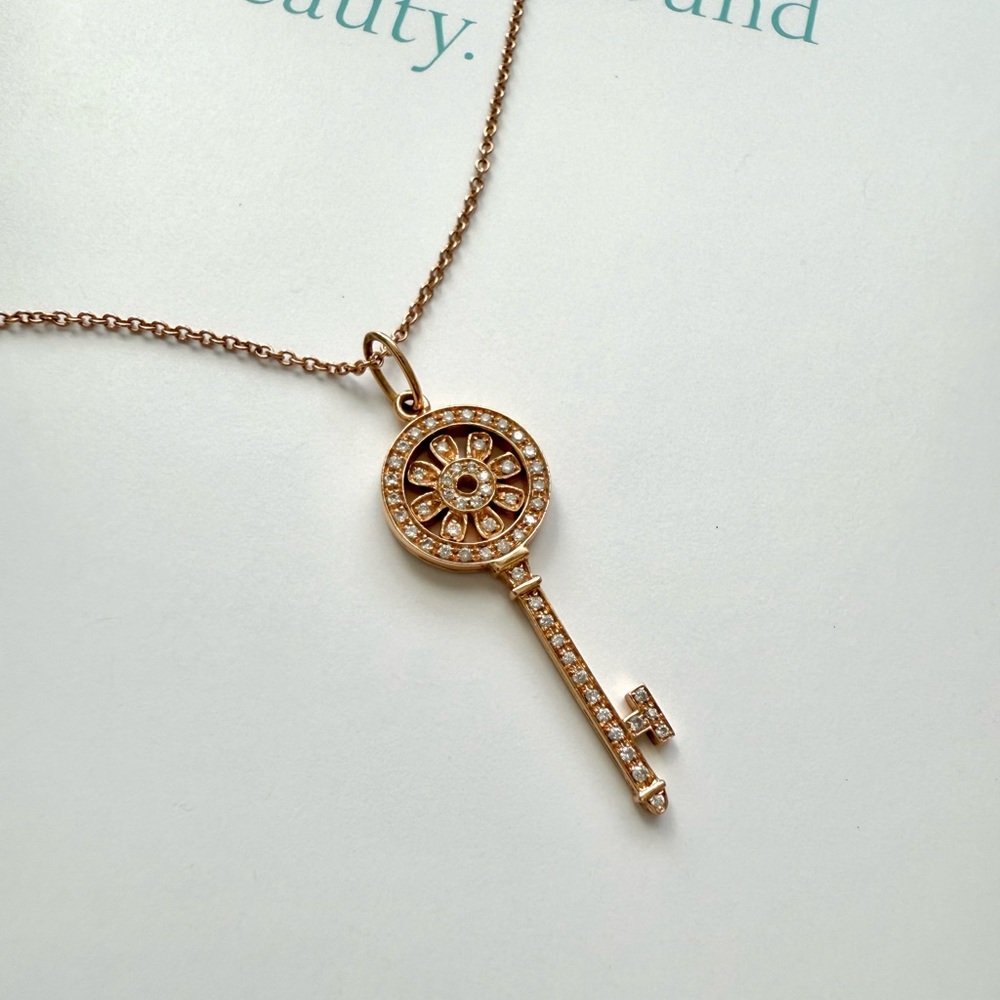 Solid 18K Gold Sunflower Key Diamonds Pendant Necklace 1 in